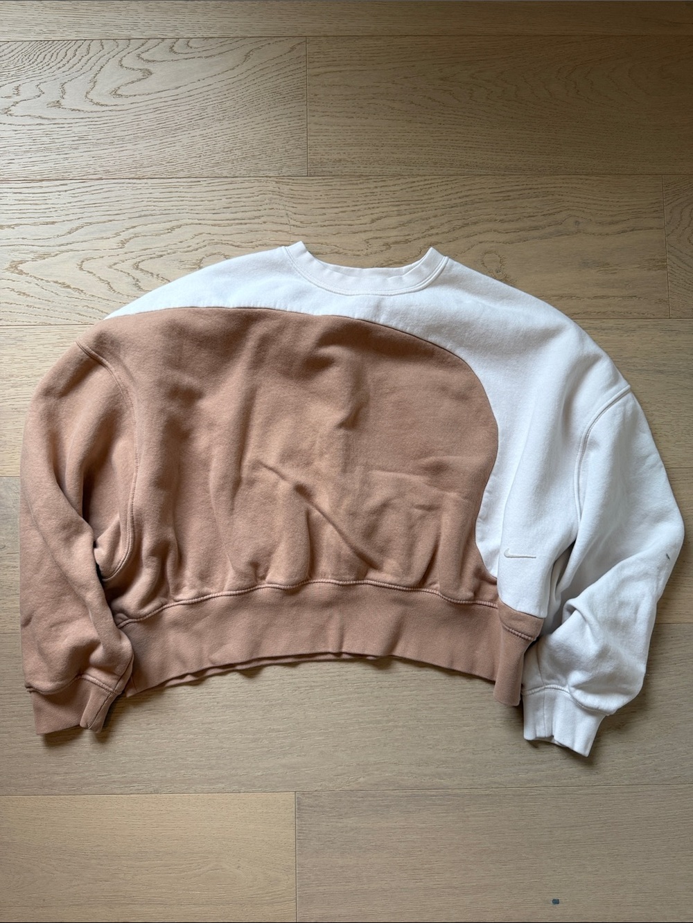Nike Two-Tone Cream and Camel Sweatshirt